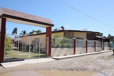 Renta de Departamentos & Casas en Barra de Navidad desde $191 | Vacaciones