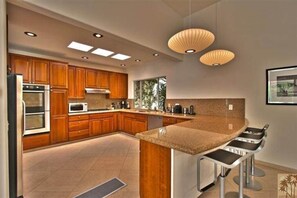 Kitchen, all new stainless appliances