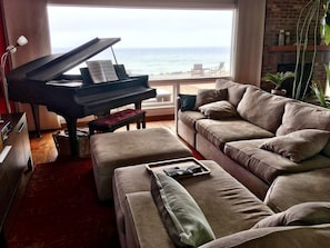 Play a 1930ies Knabe & Co piano with a view. 