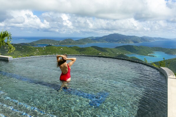 Infinity pool