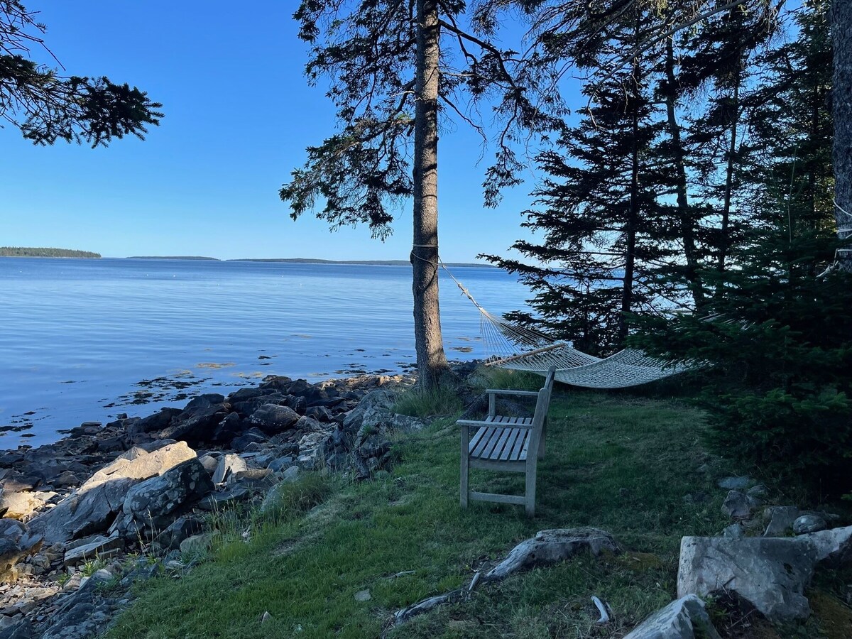 PRIVATE WATERFRONT RETREAT MINUTES FROM ACADIA