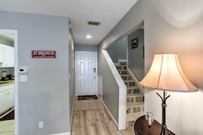 Stairs to 2nd Floor & Entryway