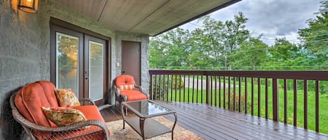 Gatlinburg Vacation Rental Condo | 2BR | 2BA | 1,256 Sq Ft | Stairs Required