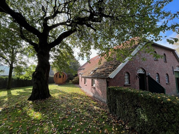 Herbstliche Gartenansicht