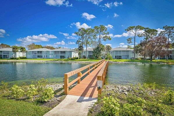 BEL201 - Second floor Berkshire Lakes unit with 2 bedrooms, den and 2 bathrooms on the lake
