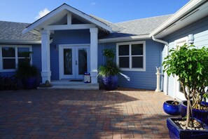 Front of house/enclosed courtyard
