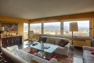 Stunning Renovated Cental Penthouse w/ Amazing Views! 5 Terraces & 5min to Town