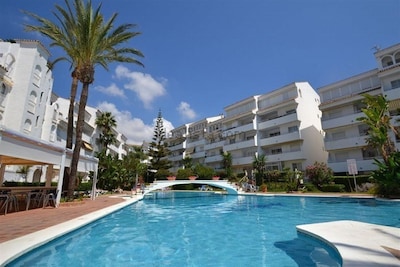 Air-conditioned apartment with stunning sea views & large ground floor terrace