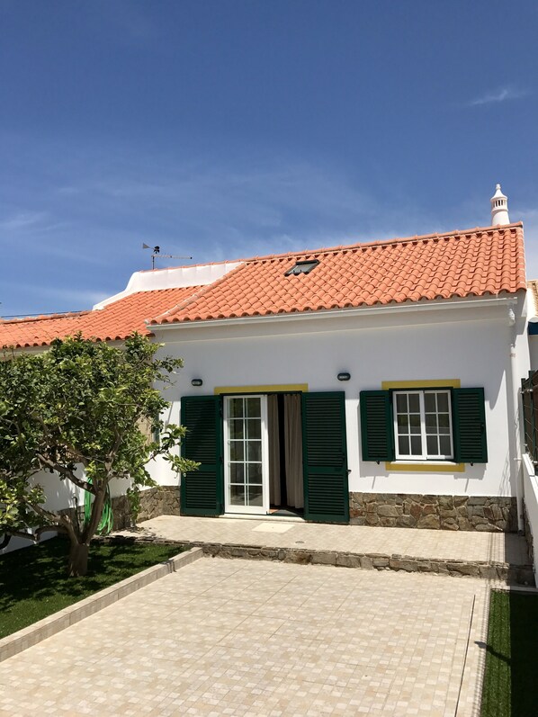  Bright and spacious patio 