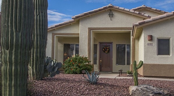 Private Home In Gated Community with Pool in Sunny Oro Valley, Arizona