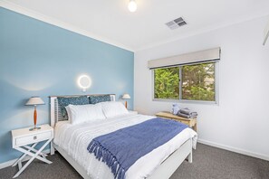 Upstairs Queensize bedroom 2