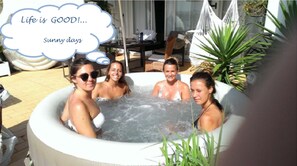 Outdoor spa tub