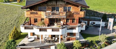 Ferienwohnung im EG mit großer Terrasse