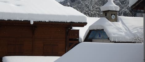 Vue depuis la porte fenêtre du séjour