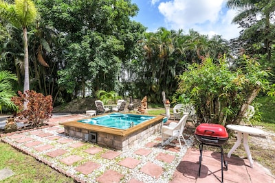 Barn With Steam--and jacuzzi within 35 Minutes Miami South Beach     