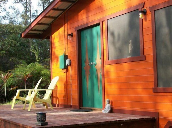Enchanting Rainforest Hideaway on 2 private acres with no one else around.
