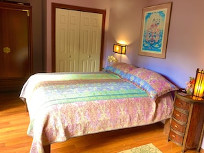 Bedroom ~ High thread count sheets, quality bed, doors open to the garden