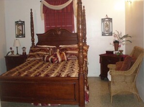 Master Bed Room Queen Bed