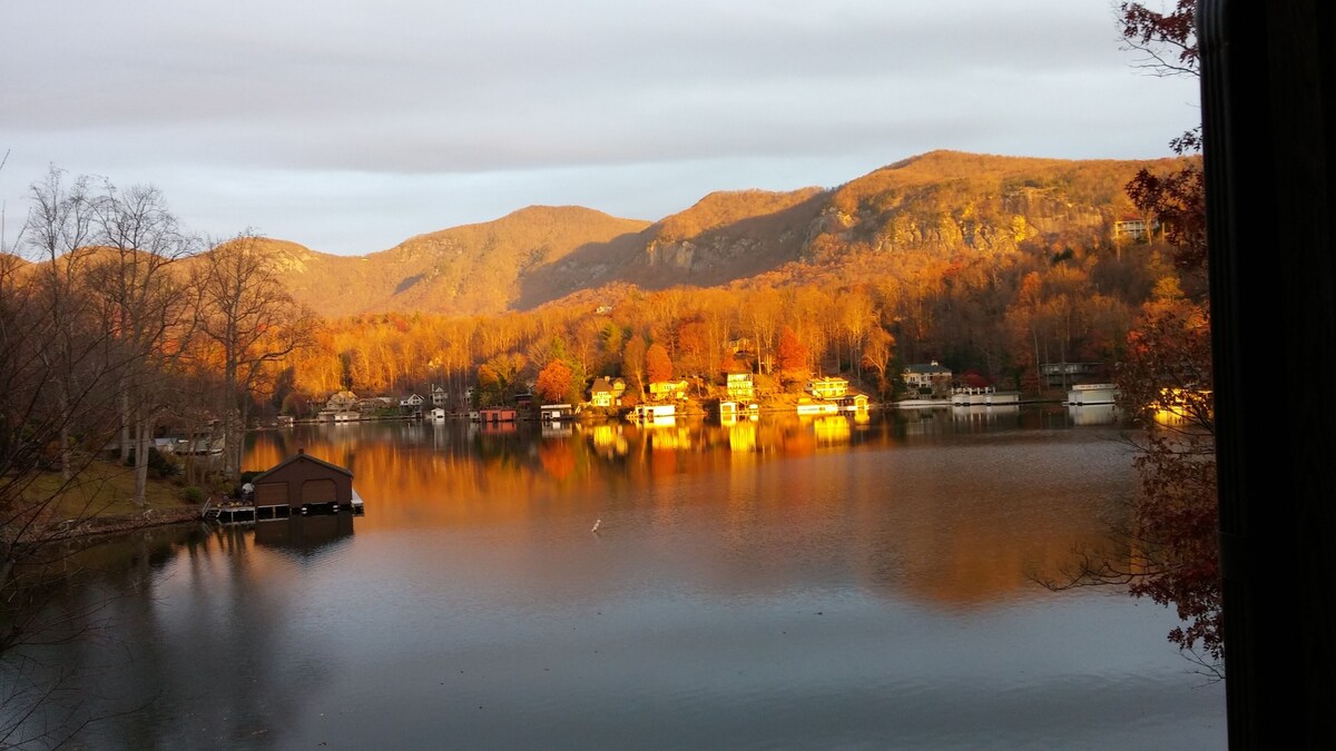 Lakefront – Cozy Cottage Directly On Beautiful Lake Lure!