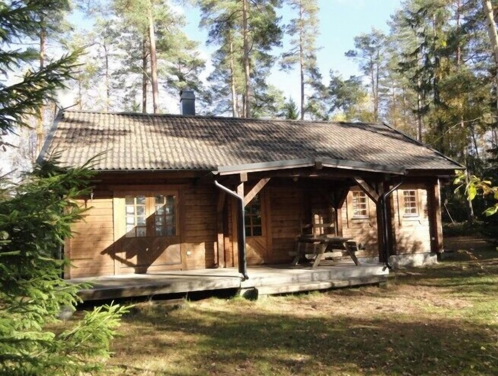 Blockhütte für 4+2 Personen, 80m2 mitten im Wald zwischen 2 Seen Hallaryd