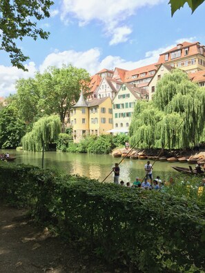 Hölderlin-Turm am Neckar