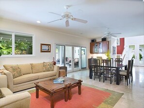 Living Room, Wireless Internet, iPod Connection, Bose Sound System
