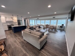Great room with spectacular view of Keuka Lake 