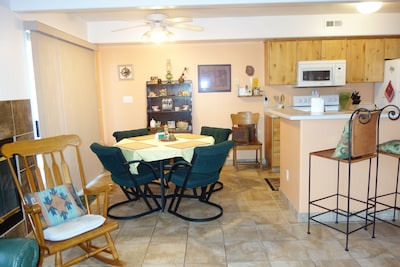 Family and Pet Friendly Condominium in Moab by Golf Course 