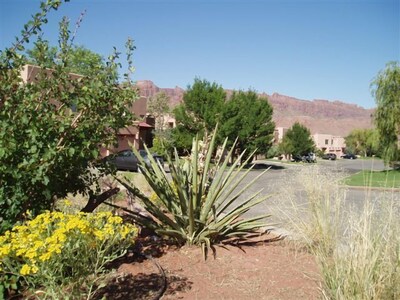 Family and Pet Friendly Condominium in Moab by Golf Course 