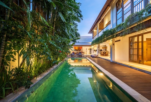 Swimming pool