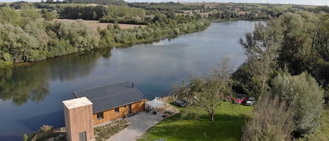 Au bord du lac, vivez un séjour exceptionnel au milieu des canards, oies, hérons