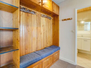 Room, Property, Furniture, Real Estate, Building, Interior Design, Wall, Cabinetry, House, Wood Stain