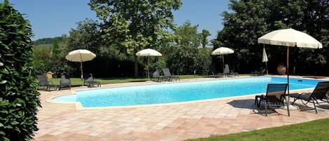 Piscine, Propriété, Herbe, Maison, ArriÚre-Cour, Immobilier, Loisir, Arbre, Vacances, Domicile