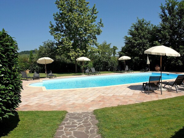 Piscine, Propriété, Herbe, Maison, Arrière-Cour, Immobilier, Loisir, Arbre, Vacances, Domicile