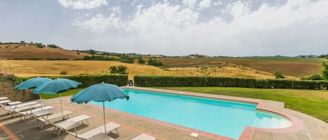 Cloud, Sky, Water, Property, Azure, Plant, Shade, Swimming Pool, Tree, Outdoor Furniture