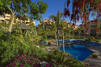 Piscinas galardonadas Tropical Gardens Modern Apartment Banus Area WIFI + Netflix