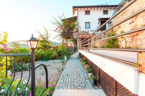 Entrance to your villa: below is the detached apart, above 3 BR + 3 en-suite BA