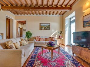 Zimmer, Wohnzimmer, Eigentum, Decke, Interior Design, Gebäude, Möbel, Haus, Fussboden, Tabelle