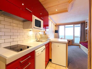 Countertop, Eigentum, Zimmer, Cabinetry, Küche, Möbel, Interior Design, Gebäude, Sinken, Decke