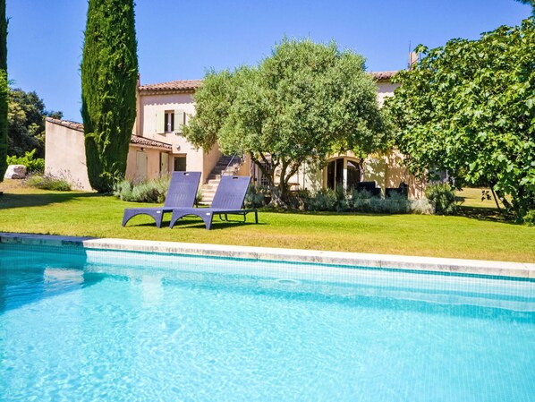 L'Eau, Ciel, Plante, Propriété, Bâtiment, Arbre, Bleu Azur, Piscine, Fenêtre, Mobilier De Jardin