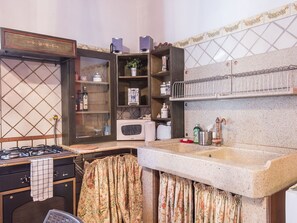 Room, Property, Interior Design, Furniture, Building, House, Wall, Countertop, Home, Kitchen