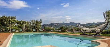 Swimming Pool, Property, Sky, Water, Vacation, Real Estate, House, Home, Leisure, Mountain