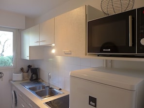 Pièce, Propriété, Cabinetry, Meubles, Comptoir, Design Intérieur, Cuisine, Évier, Maison, Tuile