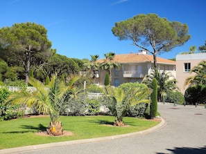 Zone Résidentielle, Propriété, Domicile, Végétation, Immobilier, Maison, Arbre, Quartier, Jour, Ciel