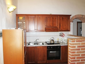 Cabinetry, Comptoir, Meubles, Pièce, Cuisine, Propriété, Dur, Sol, Design Intérieur, Tache De Bois