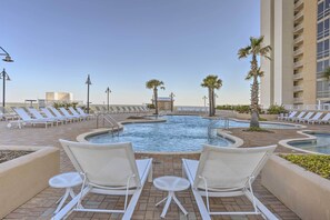 Community Pool & Hot Tub