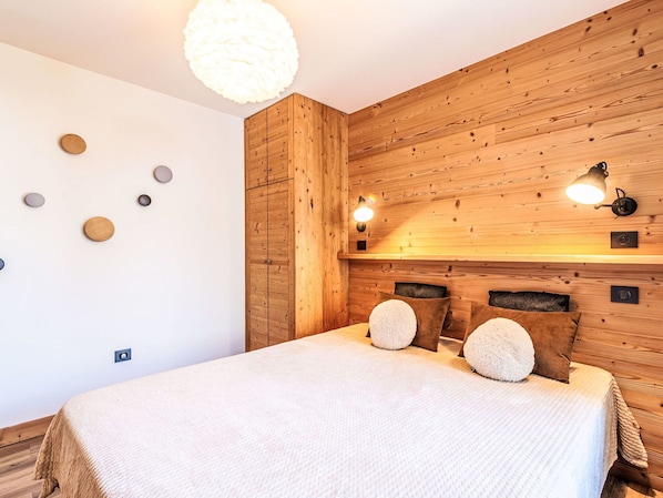 Gebäude, Eigentum, Möbel, Komfort, Holz, Interior Design, Fussboden, Wand, Haus, Bett