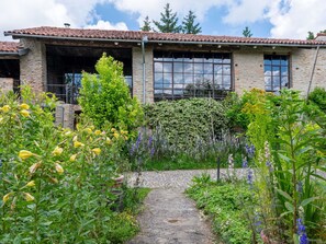 Plante, Ciel, Nuage, Communauté Des Plantes, Fenêtre, Fleur, Bâtiment, Lot Terre, Arbre, Végétation