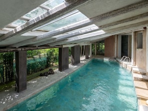 Wasser, Pflanze, Schwimmbad, Gebäude, Schatten, Freizeit, Grundeigentum, Verbundwerkstoff, Dach, Eco Hotel
