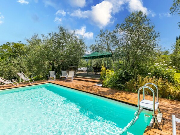 L'Eau, Nuage, Plante, Ciel, Propriété, Piscine, Bleu Azur, Bâtiment, Arbre, Plan D'Eau